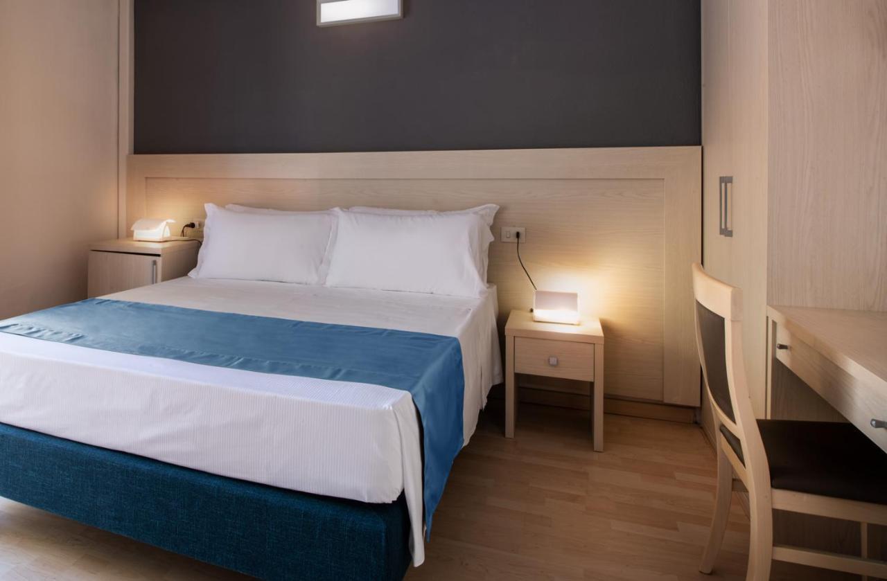 Hotel Baia Imperiale Spiaggia di Cavoli Εξωτερικό φωτογραφία