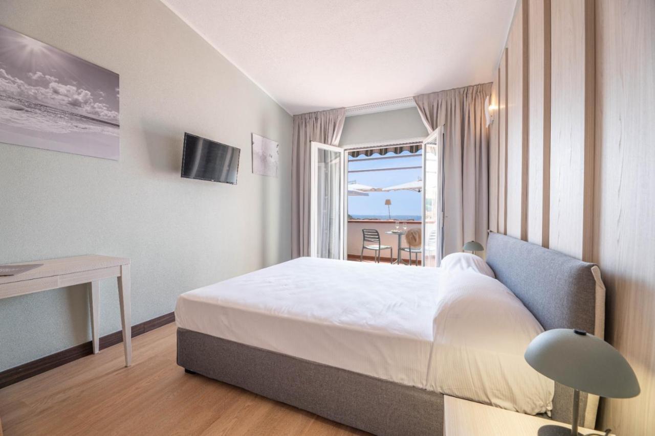 Hotel Baia Imperiale Spiaggia di Cavoli Εξωτερικό φωτογραφία