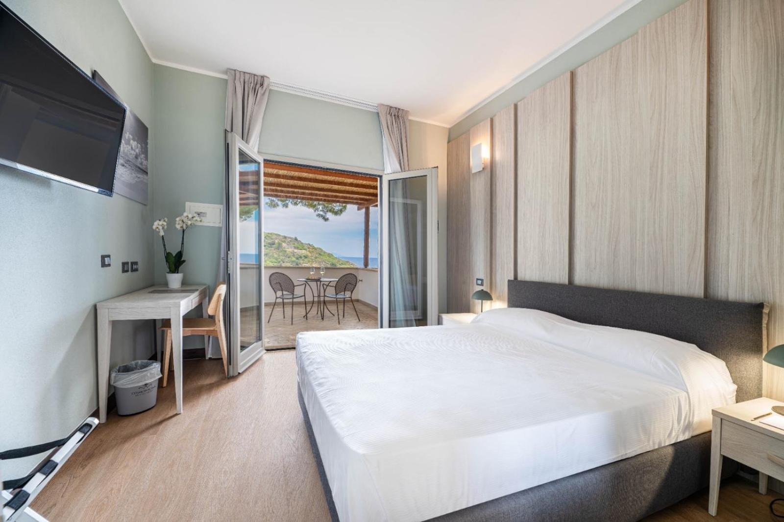 Hotel Baia Imperiale Spiaggia di Cavoli Εξωτερικό φωτογραφία