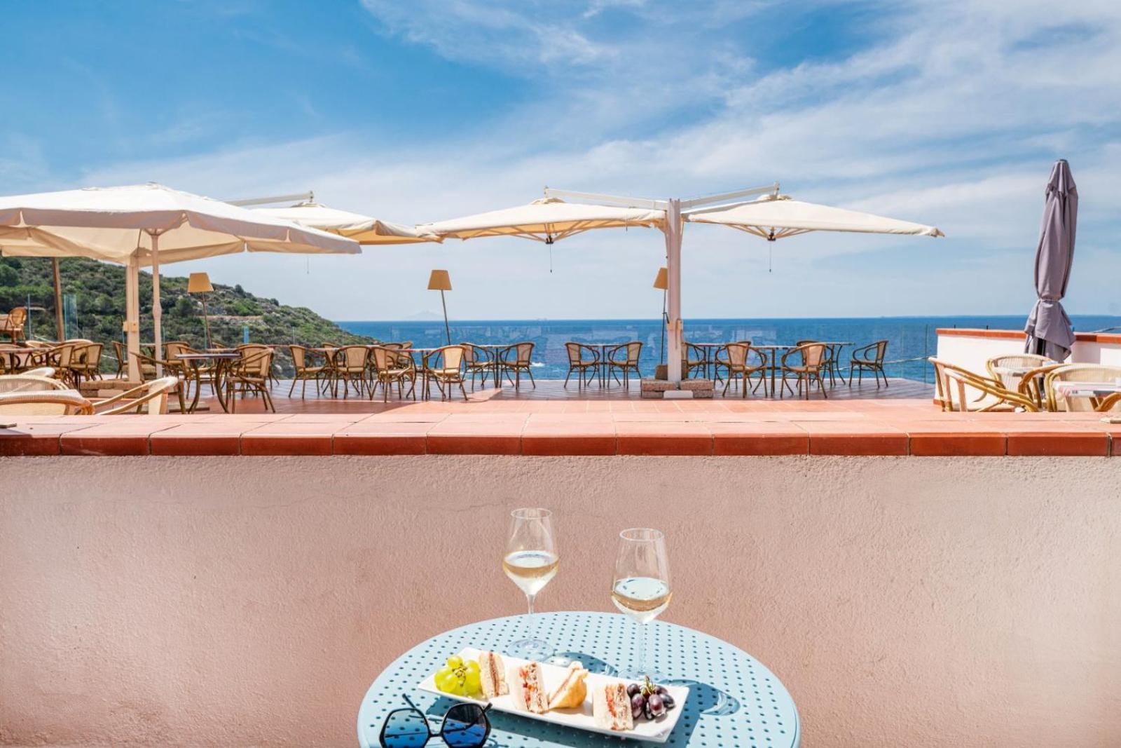 Hotel Baia Imperiale Spiaggia di Cavoli Εξωτερικό φωτογραφία