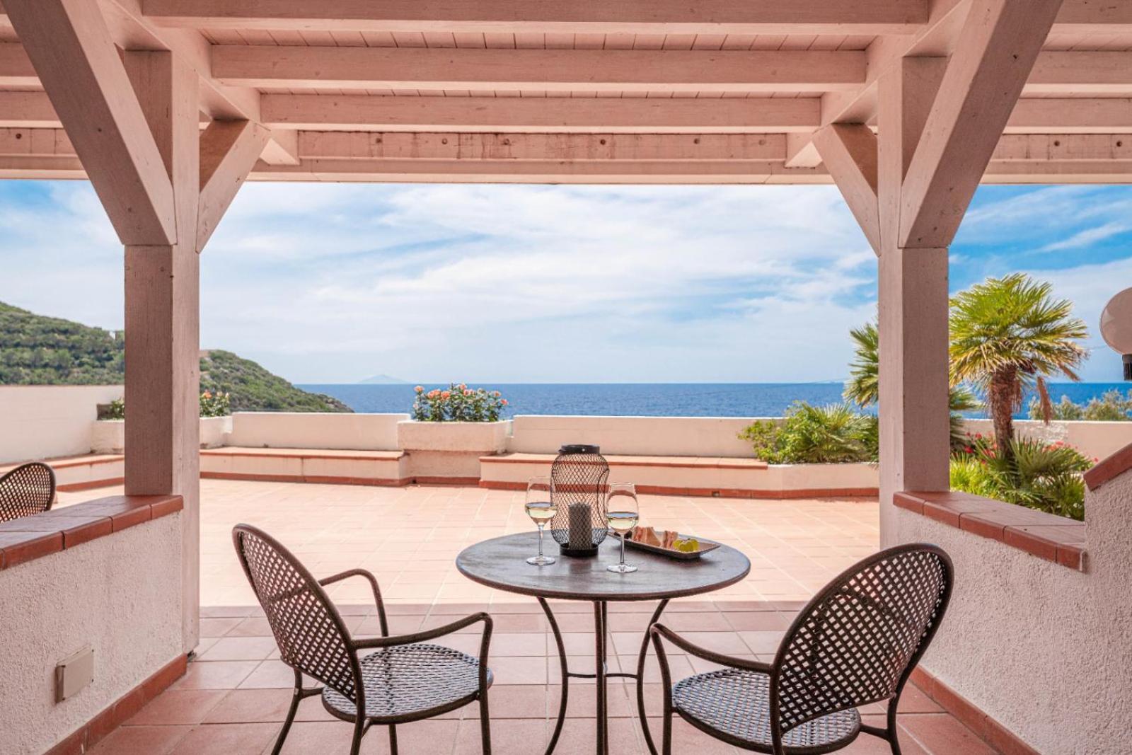 Hotel Baia Imperiale Spiaggia di Cavoli Εξωτερικό φωτογραφία