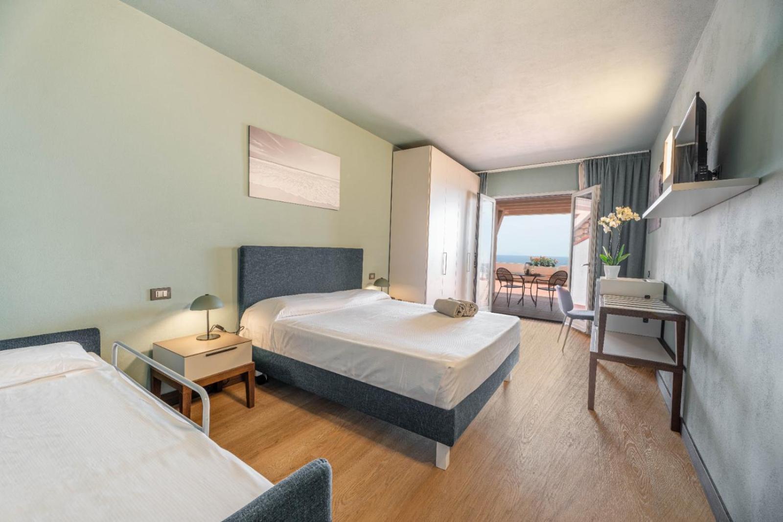 Hotel Baia Imperiale Spiaggia di Cavoli Εξωτερικό φωτογραφία